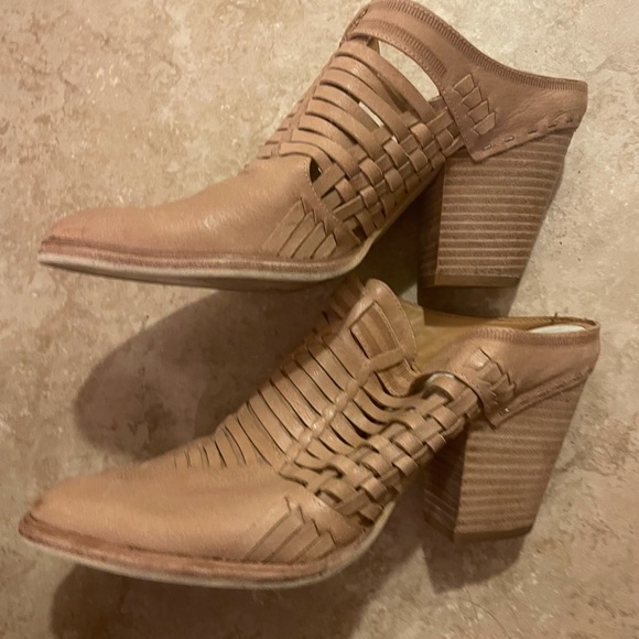 Dolce Vita Shoes - Dolce Vita Mexican huarache inspired mules size 10